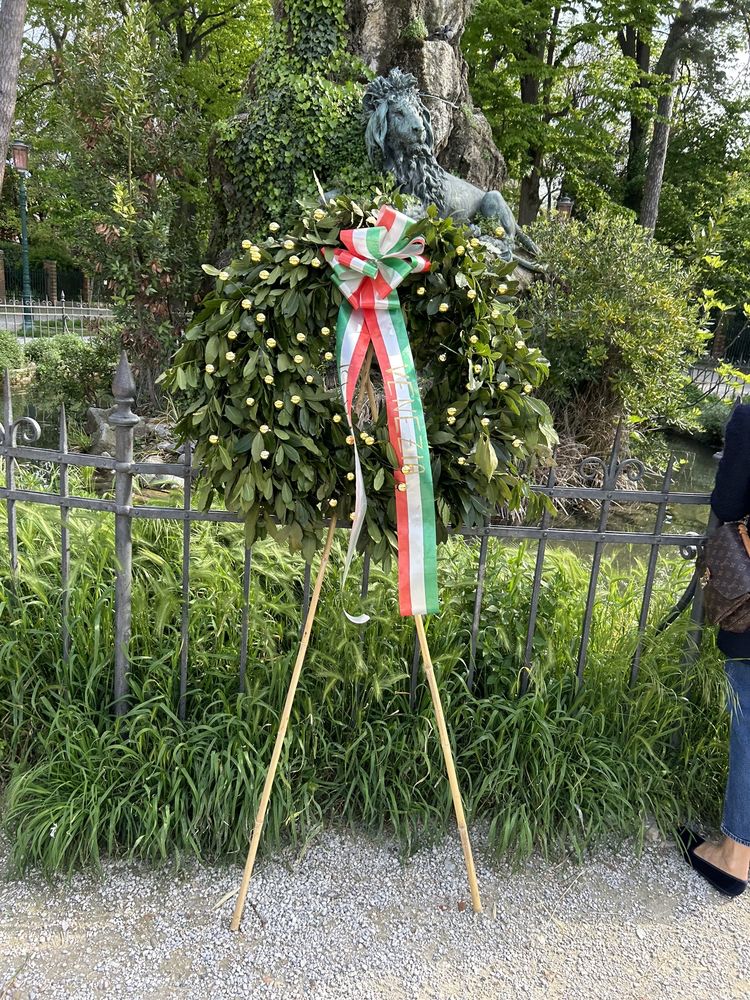 GIUSEPPE GARIBALDI MONUMENT Calle Stretta de Ca' Sarasina 1234