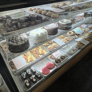Reinhold's Quality Bakery - Bakeries Near Me - Waldwick, New Jersey
