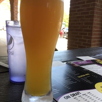 Chief's Pub - American Near Me - Lake Forest, Illinois