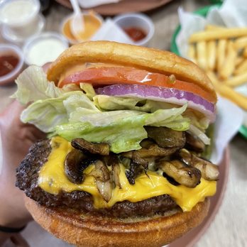 Sliders Burger - 6oz burger with American cheese and grilled mushrooms - Burgers Near Me - San Jose, California Sliders Burger - 6oz burger with American cheese and grilled mushrooms - Burgers Near Me - San Jose, California