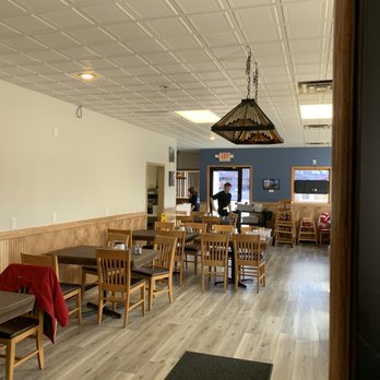 Bj's Restaurant - a view of the dining room - Breakfast & Brunch Near Me - Wisconsin Dells, Wisconsin