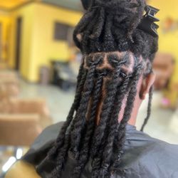 Joni's Beauty Bar - Retwist & style