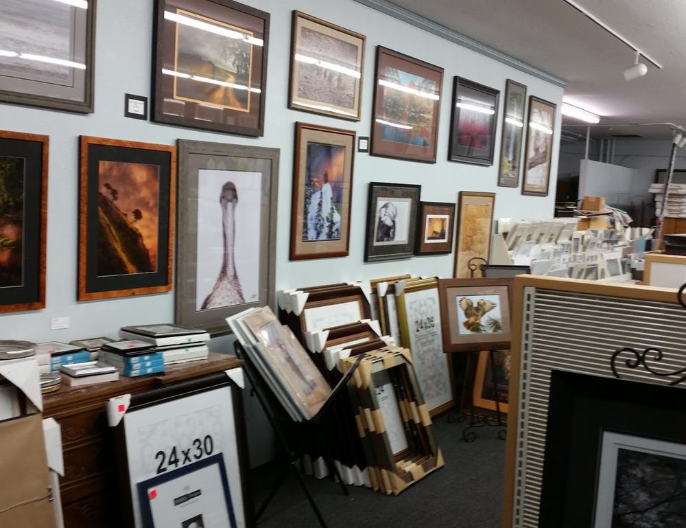 DESIGNER FRAMING Updated September 2024 231 E Rd, Medford