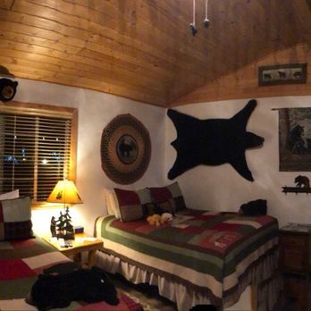 Fireside Lodge - The Bear's Den Room - Hotels Near Me - South Lake Tahoe, California Fireside Lodge - The Bear's Den Room - Hotels Near Me - South Lake Tahoe, California