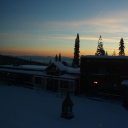 Mountain Katz - Early morning sunrise from the Mountain Katz Lounge