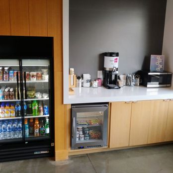 Aloft by Marriott Shenandoah Woodlands Area - Lobby with free coffee and items to purchase - Hotels Near Me - Shenandoah, Texas Aloft by Marriott Shenandoah Woodlands Area - Lobby with free coffee and items to purchase - Hotels Near Me - Shenandoah, Texas