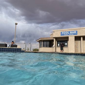 Lake Powell Resort and Marinas - Pool view preparing for sunset - Hotels Near Me - Page, Arizona Lake Powell Resort and Marinas - Pool view preparing for sunset - Hotels Near Me - Page, Arizona