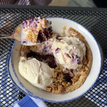 Duke's Seafood - Marion berry pie ala mode - Seafood Near Me - Seattle, Washington Duke's Seafood - Marion berry pie ala mode - Seafood Near Me - Seattle, Washington