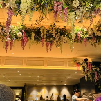 100 Queen's Gate - Look at the decor in the breakfast area! And large variety of breakfast food - Hotels Near Me - London, XGL