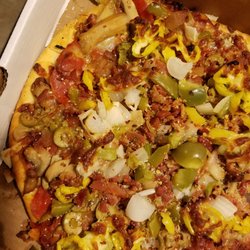 Pirates Cove Pizza & Subs - Deluxe pizza