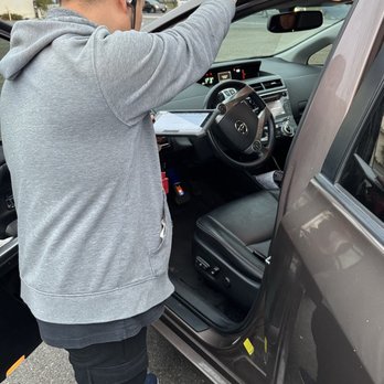 Cheap Auto Key - Working his magic of reprogramming my key fob - Keys & Locksmiths Near Me Cheap Auto Key - Working his magic of reprogramming my key fob - Keys & Locksmiths Near Me