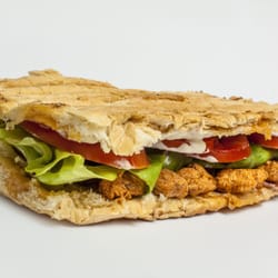 Foodology Panini Bar - Panini z kurczakiem Southwest - kurczak w mieszance ziół, mozarella, bekon, sos czosnkowy, sałata, pomidor