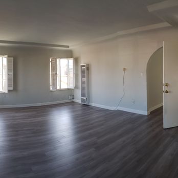 Dura Flooring - an empty living room - Flooring Near Me - Commerce, California Dura Flooring - an empty living room - Flooring Near Me - Commerce, California