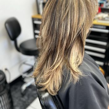 Daisy Diamonds - Daisy gives the best color and cut and trying to get get blond on my dark hair without breakage is not easy. Yet she does it! - Hair Salons Near Me - Tucson, Arizona