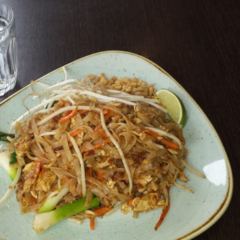 Siam Central - Chicken Pad Thai - Thai Near Me - London, XGL