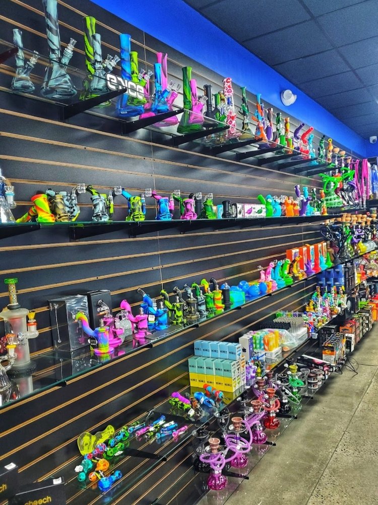 EVOLVE SMOKE SHOP Updated April 2024 209 Peavine Rd, Crossville