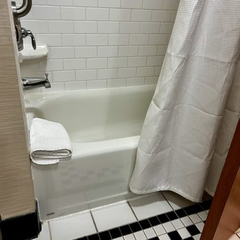 Fairfield by Marriott Inn & Suites Tampa Fairgrounds/Casino - Nice super clean bath!! - Hotels Near Me - Tampa, Florida