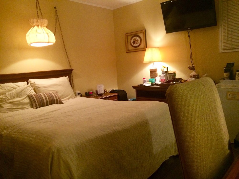 PICKET FENCE MOTEL Updated September 2024 11 Photos 102 Av Reed