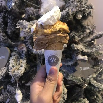 La Romana - Whipped cream (regular, not eggnog), pecan praline, and coffee. - Ice Cream & Frozen Yogurt Near Me - Rome, RM La Romana - Whipped cream (regular, not eggnog), pecan praline, and coffee. - Ice Cream & Frozen Yogurt Near Me - Rome, RM