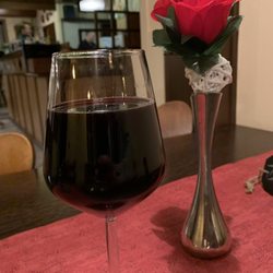 Roma - Auf alle Fälle ist das Glas Wein ordentlich voll