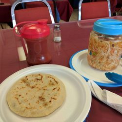 Mi Guanaquita - Pupusa revuelta.