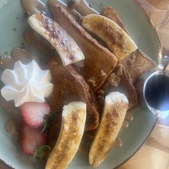 Bin 189 - Crème brûlée French toast with caramelized bananas. - New American Near Me - Lake Arrowhead, California Bin 189 - Crème brûlée French toast with caramelized bananas. - New American Near Me - Lake Arrowhead, California