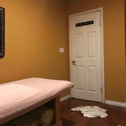 Spring Relax Spa - The massage table .