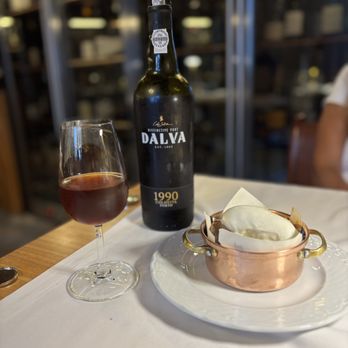 ODE Porto Wine House - Dalva Port and Sponge cake with sheep cheese ice cream - Portuguese Near Me - Porto, 13