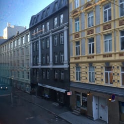 Fresh Fitness Grønland - Utsikt fra sykler på en fin husrekke