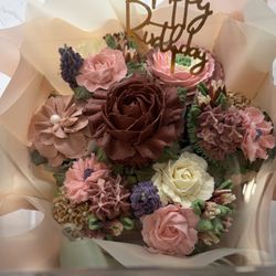 SweetieCee's Baked Treats - 7 cupcake bouquet
