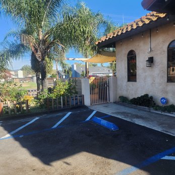 La Basil Thai Cuisine - Thai Near Me - Ramona, California