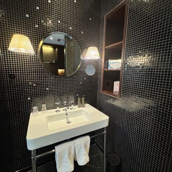 Altstadt Vienna Hotel - Smaller room bathroom - Hotels Near Me - Wien, AT