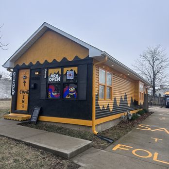 GOCHEW Burger & Sandwich - Outside. And around back is where you order and more seating - Burgers Near Me - Raytown, Missouri GOCHEW Burger & Sandwich - Outside. And around back is where you order and more seating - Burgers Near Me - Raytown, Missouri