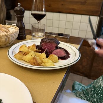 Osteria del Cinghiale Bianco - Beef filet with Chianti sauce. - Tuscan Near Me - Florence, FI