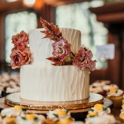 Sorella's Cake Studio - Custom Wedding Cake