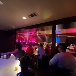 Dueling Pianos At Makse - Dueling pianos and seating