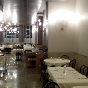Acero rosso - Interno: belle le luci. - Italian Near Me - Milan, Michigan