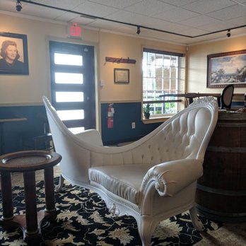 Gocciolina - The inside of the side bar. - Italian Near Me - Durham, North Carolina