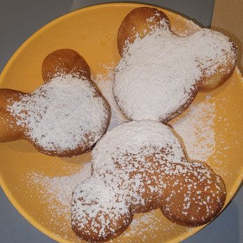 Boatwright's Dining Hall - Mickey-shaped Beignets at Scat Cat's Club - Cafe - Cajun/Creole Near Me - Lake Buena Vista, Florida