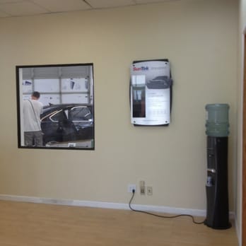 House of Shades Window Tinting - customer viewing area... u can see how they r working on ur vehicle - Car Window Tinting Near Me