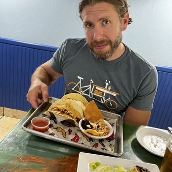 Blue Giraffe Restaurant - Fish tacos - Seafood Near Me - Sanibel, Florida