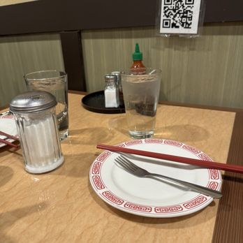 Zien Hong - Table - Chinese Near Me - Portland, Oregon