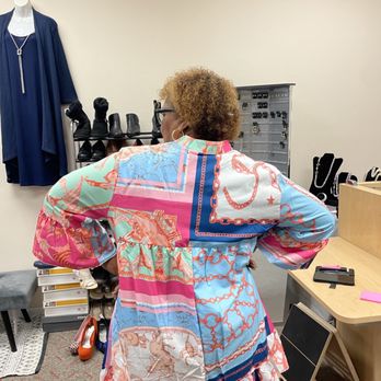 Restoring Grace Boutique - Women's 2x color block knee length soft knit dress - Thrift Stores Near Me - New Bern, North Carolina Restoring Grace Boutique - Women's 2x color block knee length soft knit dress - Thrift Stores Near Me - New Bern, North Carolina