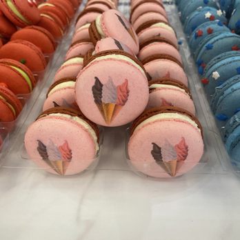 Sweet Velvet Macarons - Another adorable design on the Neapolitan ones. - Macarons Near Me - Palmyra, Pennsylvania Sweet Velvet Macarons - Another adorable design on the Neapolitan ones. - Macarons Near Me - Palmyra, Pennsylvania