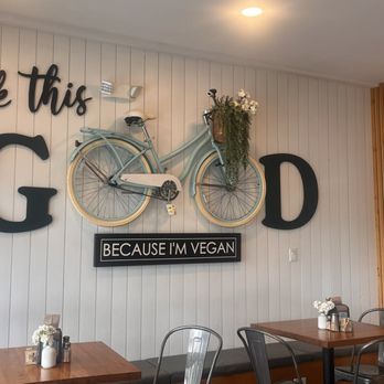 PS Green Restaurant - Cute decor - Vegan Near Me - Lauderdale, Florida
