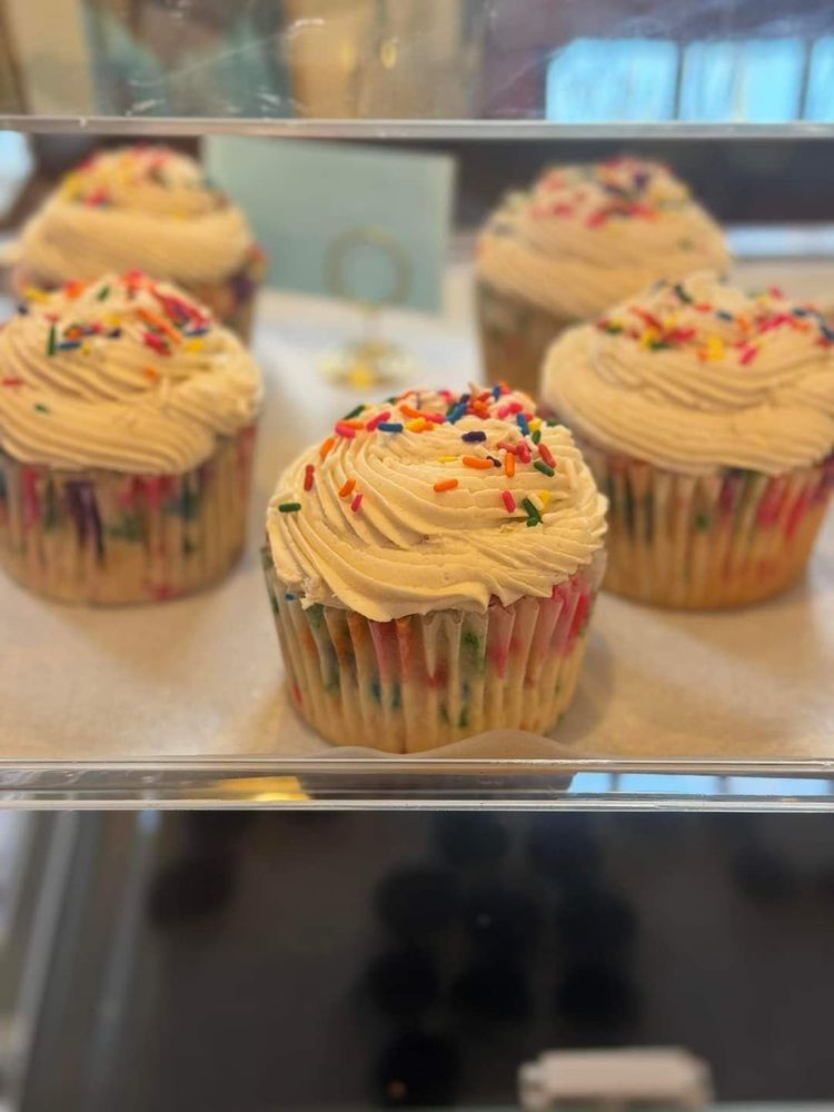 Food from N'Dulge Cakes And Pastries