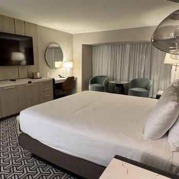 Peppermill Resort Spa Casino - Tuscany Room - Hotels Near Me - Reno, Nevada
