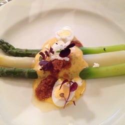 Wirtshaus Oppitz - Marinierter weißer Spargel, mit Kresse und Wachtelei