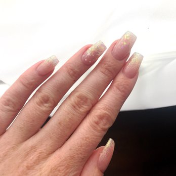 Ivy's Nails & Spa - Holiday nails by Vincent - Nail Salons Near Me - Temecula, California