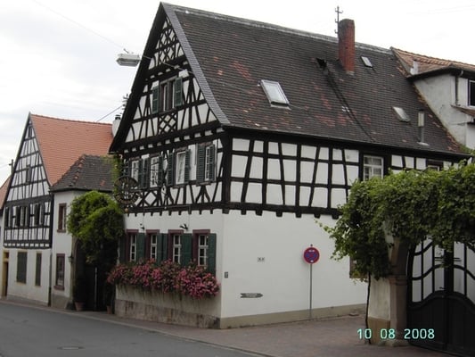 Weinhaus Henninger by null